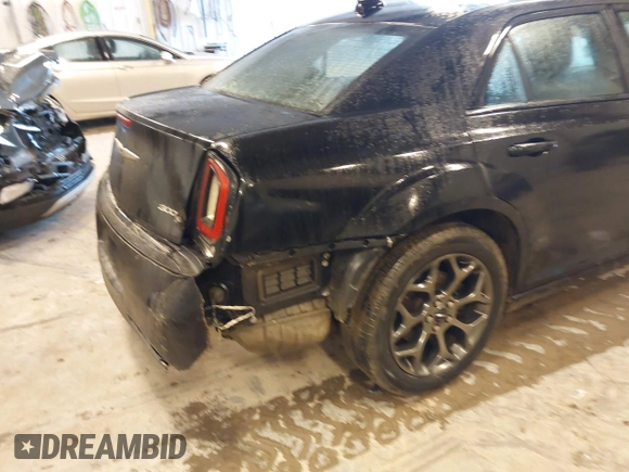 2016 Chrysler 300 S z VIN 2C3CCAGG7GH329401, wystawiony jako IAAI lot #41486084 z przebiegiem 163 942 mil mil oraz . Historia ofert i sprzedaży dostępna na DreamBid. Obrazek 6.