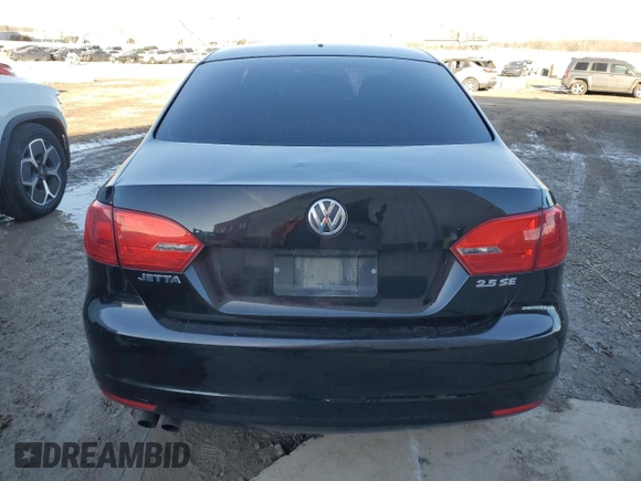 2013 Volkswagen Jetta SE z VIN 3VWDP7AJ9DM383126, wystawiony jako Copart lot #46524325 z przebiegiem 129 488 mil mil oraz Szkoda całkowita • Salvage title. Historia ofert i sprzedaży dostępna na DreamBid. Obrazek 6.