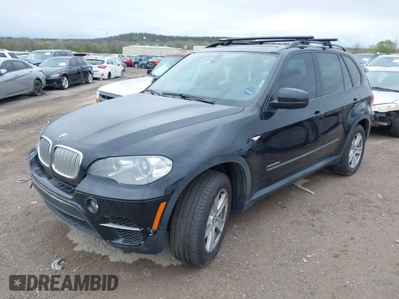2012 BMW X5 35d z VIN 5UXZW0C55CL674191, wystawiony jako IAAI lot #41906713 z przebiegiem 143 687 mil mil oraz . Historia ofert i sprzedaży dostępna na DreamBid. Obrazek 18.