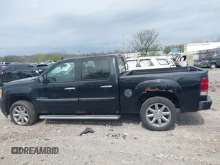 2008 GMC Sierra Denali z VIN 2GTEK638681161702, wystawiony jako IAAI lot #42078538 z przebiegiem Nie podano mil oraz . Historia ofert i sprzedaży dostępna na DreamBid. Obrazek 14.