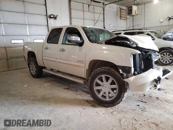 2013 GMC Sierra 1500 Denali z VIN 3GTP2XE25DG236818, wystawiony jako Copart lot #46069095 z przebiegiem 156 354 mil mil oraz Szkoda całkowita • Salvage title. Historia ofert i sprzedaży dostępna na DreamBid. Obrazek 4.
