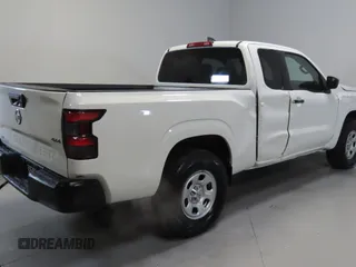 2024 Nissan Frontier SV z VIN 1N6ED1CM3RN642238, wystawiony jako Copart lot #55664185 z przebiegiem 2 233 mil mil oraz Szkoda całkowita • Salvage title. Historia ofert i sprzedaży dostępna na DreamBid. Obrazek 3.