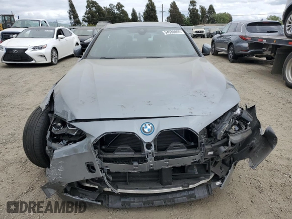 2023 BMW i4 eDrive35 z VIN WBY43AW06PFR23434, wystawiony jako Copart lot #54530055 z przebiegiem 16 920 mil mil oraz Szkody całkowita. Historia ofert i sprzedaży dostępna na DreamBid. Obrazek 5.