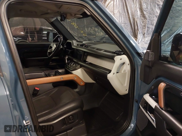 2020 Land Rover Defender HSE with VIN SALE97EUXL2011086, listed as a IAAI auction lot 40110059 with 44,472 mi miles and . Bid and sale history available at DreamBid. Image 5.