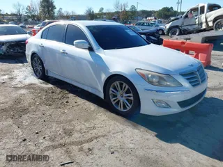 2014 Hyundai Genesis 3.8L with VIN KMHGC4DD7EU259381, listed as a IAAI auction lot 40799986 with NaN miles. Bid and sale history available at carsss.com. Image 1.