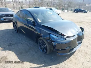 2025 Tesla Model Y Long Range with VIN 7SAYGDEEXSF267888, listed as a IAAI auction lot 41807129 with 3,002 mi miles and . Bid and sale history available at DreamBid. Image 1.