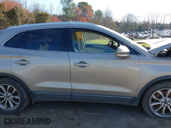 2015 Lincoln MKC z VIN 5LMCJ1A93FUJ26649, wystawiony jako IAAI lot #41832976 z przebiegiem 215 692 mil mil oraz . Historia ofert i sprzedaży dostępna na DreamBid. Obrazek 12.