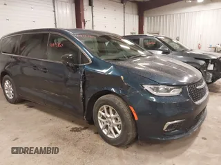 2025 Chrysler Pacifica Select z VIN 2C4RC1BG5SR509735, wystawiony jako IAAI lot #41815560 z przebiegiem 12 547 mil mil oraz . Historia ofert i sprzedaży dostępna na DreamBid. Obrazek 1.