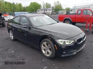 2016 BMW 3 Series 328i xDrive z VIN WBA8E3G5XGNT26311, wystawiony jako IAAI lot #42190192 z przebiegiem 124 516 mil mil oraz . Historia ofert i sprzedaży dostępna na DreamBid. Obrazek 1.