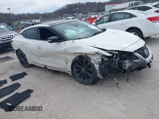 2019 Nissan Maxima Platinum z VIN 1N4AA6AV4KC373824, wystawiony jako IAAI lot #41657574 z przebiegiem 68 995 mil mil oraz . Historia ofert i sprzedaży dostępna na DreamBid. Obrazek 1.