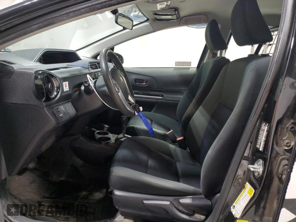 2016 Toyota Prius One z VIN JTDKDTB3XG1120141, wystawiony jako Copart lot #52916975 z przebiegiem 131 063 mil mil oraz Czysty tytuł • Clean title. Historia ofert i sprzedaży dostępna na DreamBid. Obrazek 7.