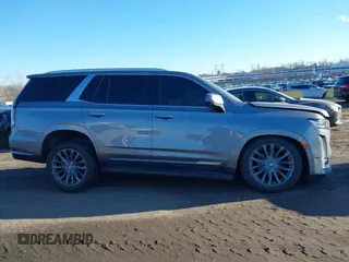 2021 Cadillac Escalade Premium Luxury z VIN 1GYS4CKL2MR231788, wystawiony jako IAAI lot #41630686 z przebiegiem 56 672 mil mil oraz . Historia ofert i sprzedaży dostępna na DreamBid. Obrazek 13.