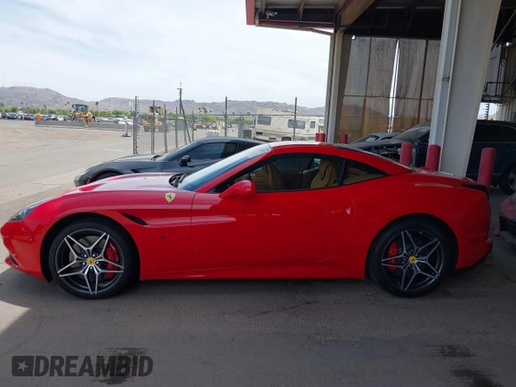 2015 Ferrari California T с VIN ZFF77XJA5F0211604, выставлен на аукционе IAAI как лот 42379871 с пробегом 3 140 миль миль и . История ставок и продаж доступна на DreamBid. Изображение 15.