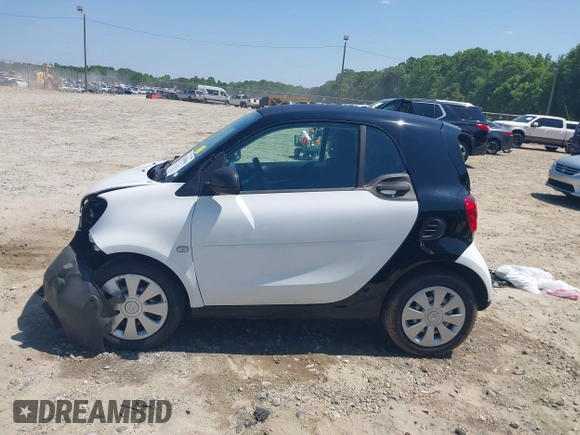 2016 Smart fortwo Passion z VIN WMEFJ5DA6GK078340, wystawiony jako IAAI lot #42140363 z przebiegiem 114 647 mil mil oraz . Historia ofert i sprzedaży dostępna na DreamBid. Obrazek 15.