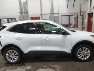 2022 Ford Escape SE z VIN 1FMCU9G61NUA42771, wystawiony jako IAAI lot #41746954 z przebiegiem 49 911 mil mil oraz . Historia ofert i sprzedaży dostępna na DreamBid. Obrazek 14.