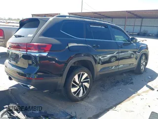 2024 Volkswagen Atlas SE with VIN 1V2JR2CA9RC591577, listed as a IAAI auction lot 41817933 with Not provided miles and . Bid and sale history available at DreamBid. Image 4.