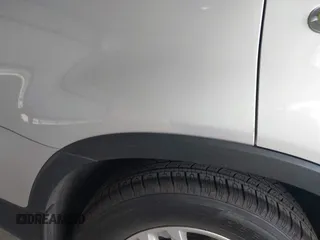 2015 Kia Sorento LX with VIN 5XYKT4A64FG589597, listed as a IAAI auction lot 42068816 with 107,948 mi miles. Bid and sale history available at carsss.com. Image 6.