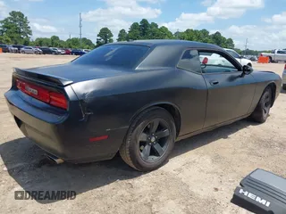 2009 Dodge Challenger R/T z VIN 2B3LJ54T39H598803, wystawiony jako IAAI lot #42535926 z przebiegiem 221 827 mil mil oraz . Historia ofert i sprzedaży dostępna na DreamBid. Obrazek 4.