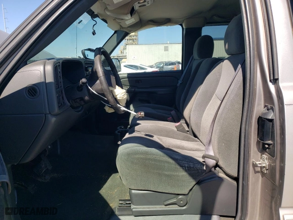 2004 Chevrolet Silverado 1500 LS with VIN 1GCEK19V64E262635, listed as a Copart auction lot 89267835 with 253,402 mi miles and Salvage Title. Bid and sale history available at carsss.com. Image 7.