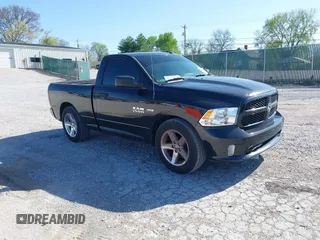 2018 Ram 1500 Express z VIN 3C6JR6AT9JG195381, wystawiony jako IAAI lot #41874835 z przebiegiem 60 221 mil mil oraz . Historia ofert i sprzedaży dostępna na DreamBid. Obrazek 1.