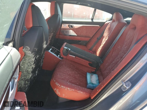 2024 BMW M8 Competition z VIN WBSGV0C02RCN81436, wystawiony jako Copart lot #76872664 z przebiegiem Nie podano mil oraz Nie do naprawy • Non repairable. Historia ofert i sprzedaży dostępna na DreamBid. Obrazek 10.