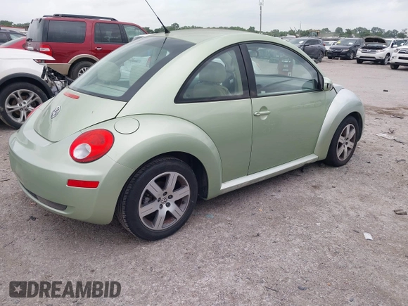 2006 Volkswagen New Beetle Coupe with VIN 3VWPW31CX6M416079, listed as a IAAI auction lot 42100000 with 108,268 mi miles. Bid and sale history available at carsss.com. Image 4.