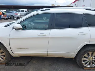 2017 Jeep Cherokee Overland z VIN 1C4PJMJS9HW631941, wystawiony jako IAAI lot #41605184 z przebiegiem 19 162 mil mil oraz . Historia ofert i sprzedaży dostępna na DreamBid. Obrazek 15.