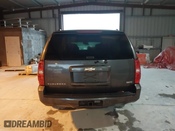 2010 Chevrolet Suburban LS with VIN 1GNUCHE01AR158111, listed as a IAAI auction lot 41602157 with 263,227 mi miles. Bid and sale history available at carsss.com. Image 17.