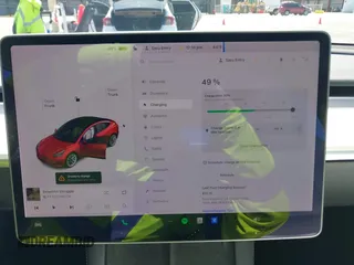 2021 Tesla Model 3 Long Range z VIN 5YJ3E1EB1MF997208, wystawiony jako IAAI lot #41944276 z przebiegiem 110 361 mil mil oraz . Historia ofert i sprzedaży dostępna na DreamBid. Obrazek 17.