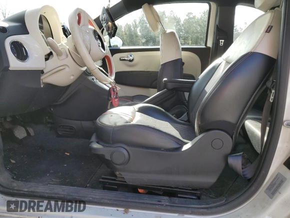 2017 FIAT 500e z VIN 3C3CFFGE7HT633047, wystawiony jako Copart lot #87246084 z przebiegiem 38 963 mil mil oraz Szkoda całkowita • Salvage title. Historia ofert i sprzedaży dostępna na DreamBid. Obrazek 7.