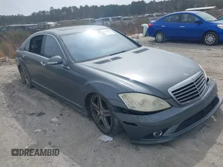 2007 Mercedes-Benz S 550 z VIN WDDNG71X67A042222, wystawiony jako IAAI lot #41720040 z przebiegiem 136 001 mil mil oraz . Historia ofert i sprzedaży dostępna na DreamBid. Obrazek 1.