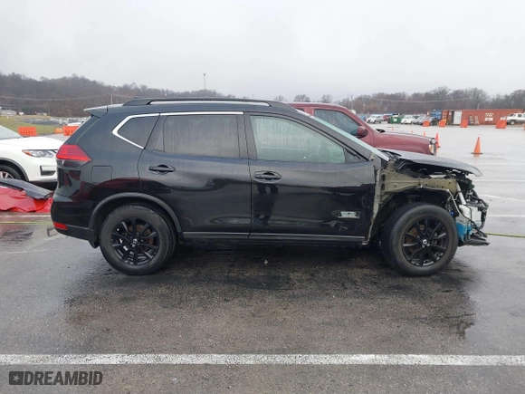 2017 Nissan Rogue SL with VIN 5N1AT2MT5HC770373, listed as a IAAI auction lot 41141381 with 117,950 mi miles. Bid and sale history available at carsss.com. Image 14.