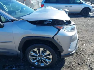 2021 Toyota RAV4 XLE Premium with VIN 2T3C1RFVXMC148497, listed as a IAAI auction lot 41695642 with 36,056 mi miles. Bid and sale history available at carsss.com. Image 17.