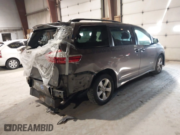 2018 Toyota Sienna LE Auto Access Seat with VIN 5TDKZ3DC4JS906025, listed as a IAAI auction lot 41078552 with 227,565 mi miles. Bid and sale history available at carsss.com. Image 4.