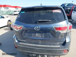 2015 Toyota Highlander LE with VIN 5TDBKRFH2FS206866, listed as a IAAI auction lot 41416098 with 178,891 mi miles. Bid and sale history available at carsss.com. Image 17.
