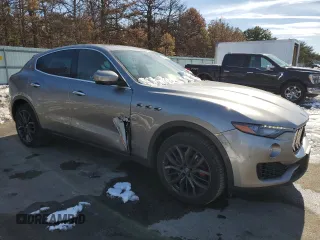 2018 Maserati Levante with VIN ZN661XUA7JX301391, listed as a Copart auction lot 42688684 with 57,679 mi miles. Bid and sale history available at carsss.com. Image 4.