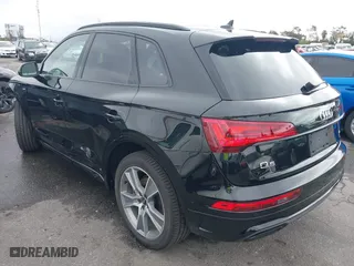 2025 Audi Q5 S line Premium with VIN WA1GAAFY7S2026126, listed as a IAAI auction lot 41535407 with 1,303 mi miles. Bid and sale history available at carsss.com. Image 3.
