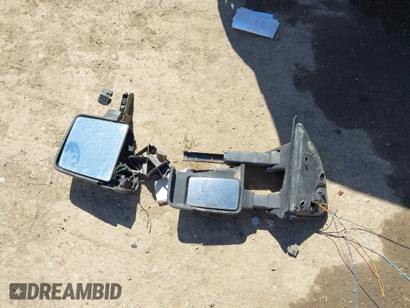 2005 Ford Excursion Limited с VIN 1FMSU43P25EB76602, выставлен на аукционе IAAI как лот 41712613 с пробегом Не указан миль и . История ставок и продаж доступна на DreamBid. Изображение 12.