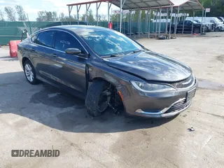 2015 Chrysler 200 Limited z VIN 1C3CCCAB3FN608357, wystawiony jako IAAI lot #42054234 z przebiegiem 151 694 mil mil oraz . Historia ofert i sprzedaży dostępna na DreamBid. Obrazek 1.