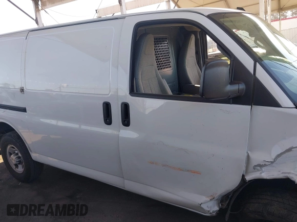 2020 Chevrolet Express Cargo z VIN 1GCWGAFP0L1242088, wystawiony jako IAAI lot #42145895 z przebiegiem Nie podano mil oraz . Historia ofert i sprzedaży dostępna na DreamBid. Obrazek 12.