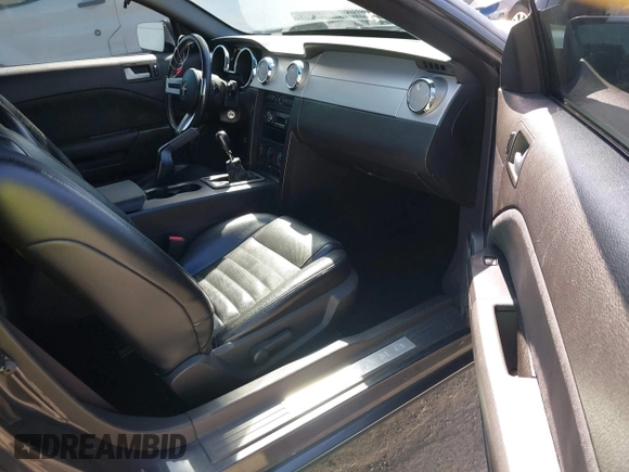 2007 Ford Mustang GT Deluxe with VIN 1ZVFT82H175270870, listed as a IAAI auction lot 41979749 with 131,729 mi miles. Bid and sale history available at carsss.com. Image 5.