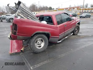 1998 Dodge 1500 z VIN 3B7HC13Z8WG211462, wystawiony jako IAAI lot #41468214 z przebiegiem 259 305 mil mil oraz . Historia ofert i sprzedaży dostępna na DreamBid. Obrazek 4.