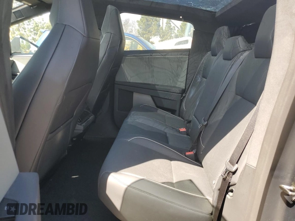 2024 Tesla Cybertruck z VIN 7G2CEHED9RA047674, wystawiony jako Copart lot #52544295 z przebiegiem 1323 mil mil oraz Szkody całkowita. Historia ofert i sprzedaży dostępna na DreamBid. Obrazek 10.