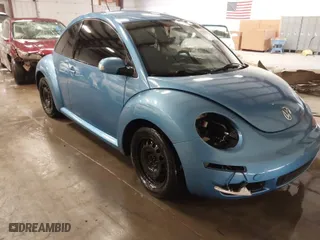2010 Volkswagen New Beetle Coupe with VIN 3VWPW3AG4AM003893, listed as a IAAI auction lot 41255087 with 192,128 mi miles. Bid and sale history available at carsss.com. Image 1.
