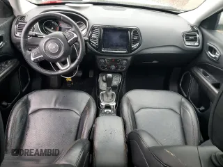 2019 Jeep Compass Limited z VIN 3C4NJDCB0KT599043, wystawiony jako Copart lot #56011245 z przebiegiem Nie podano mil oraz Szkoda całkowita • Salvage title. Historia ofert i sprzedaży dostępna na DreamBid. Obrazek 8.