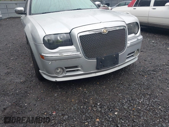 2007 Chrysler 300 C z VIN 2C3LK63H17H681761, wystawiony jako IAAI lot #42504261 z przebiegiem 134 696 mil mil oraz . Historia ofert i sprzedaży dostępna na DreamBid. Obrazek 6.