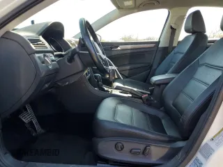 2018 Volkswagen Passat S z VIN 1VWAA7A32JC003739, wystawiony jako Copart lot #54166125 z przebiegiem 74 957 mil mil oraz Szkoda całkowita • Salvage title. Historia ofert i sprzedaży dostępna na DreamBid. Obrazek 7.