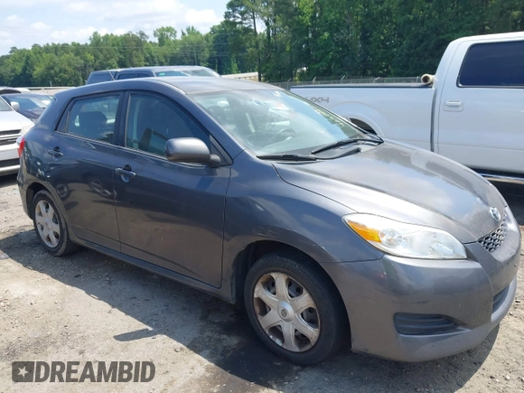 2009 Toyota Matrix z VIN 2T1KU40EX9C009131, wystawiony jako IAAI lot #42478822 z przebiegiem 177 305 mil mil oraz . Historia ofert i sprzedaży dostępna na DreamBid. Obrazek 1.