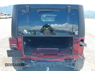 2012 Jeep Wrangler Unlimited Sport z VIN 1C4BJWDG8CL258625, wystawiony jako IAAI lot #42266102 z przebiegiem 58 594 mil mil oraz . Historia ofert i sprzedaży dostępna na DreamBid. Obrazek 17.