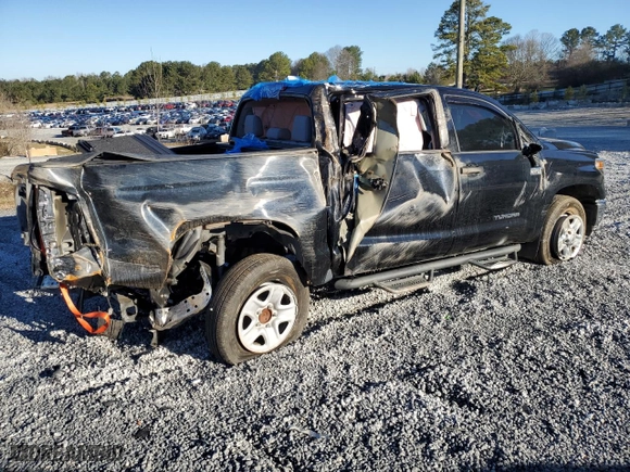 2021 Toyota Tundra 2WD SR5 with VIN 5TFEY5F10MX277384, listed as a Copart auction lot 45045655 with 83,880 mi miles and Salvage Title. Bid and sale history available at carsss.com. Image 3.
